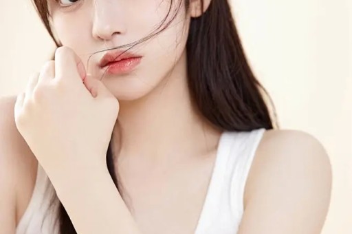 美顶流纯神演穿普拉达的女王2被删光！秀身体黑历史太多